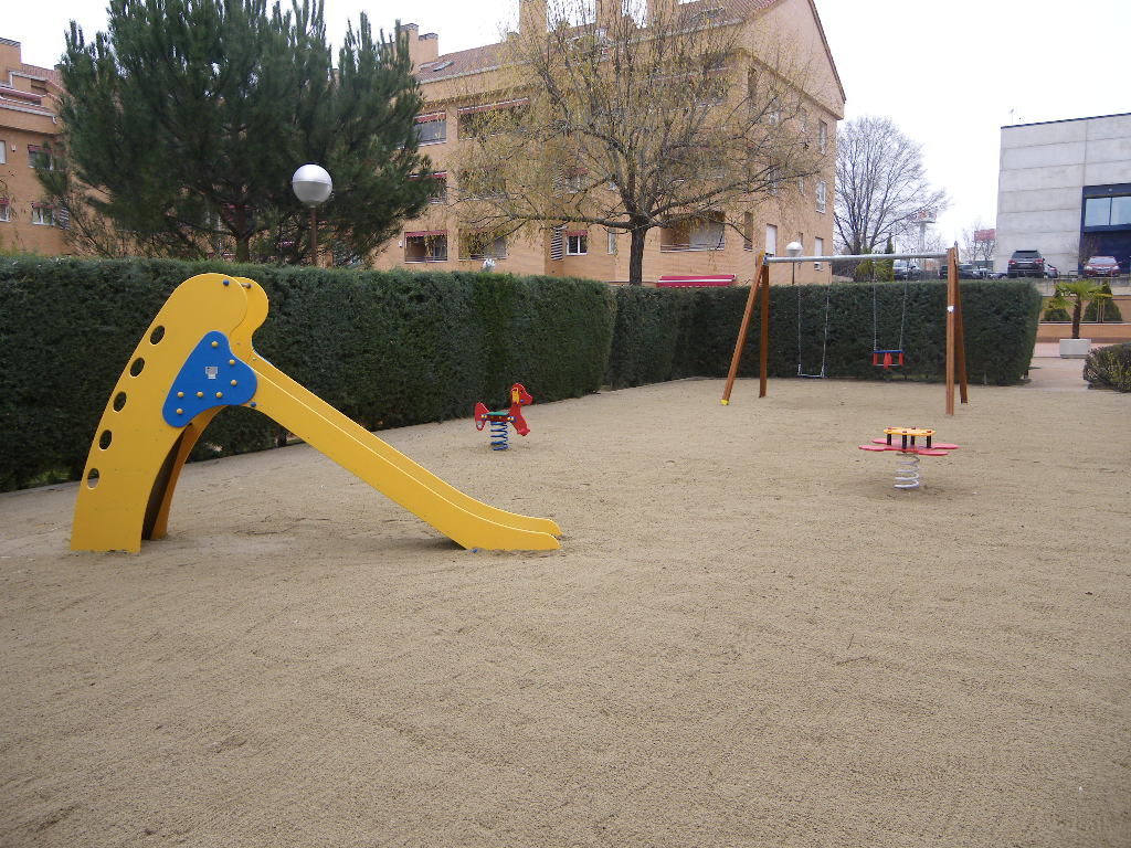 Parque Infantil y mobiliario urbano Las Rozas de Madrid.