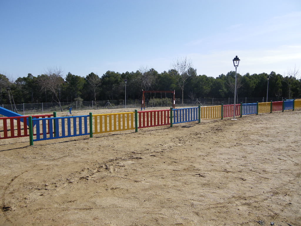 Parque infantil y mobiliario urbano Ayuntamiento de Chiloeches. Guadalajara.