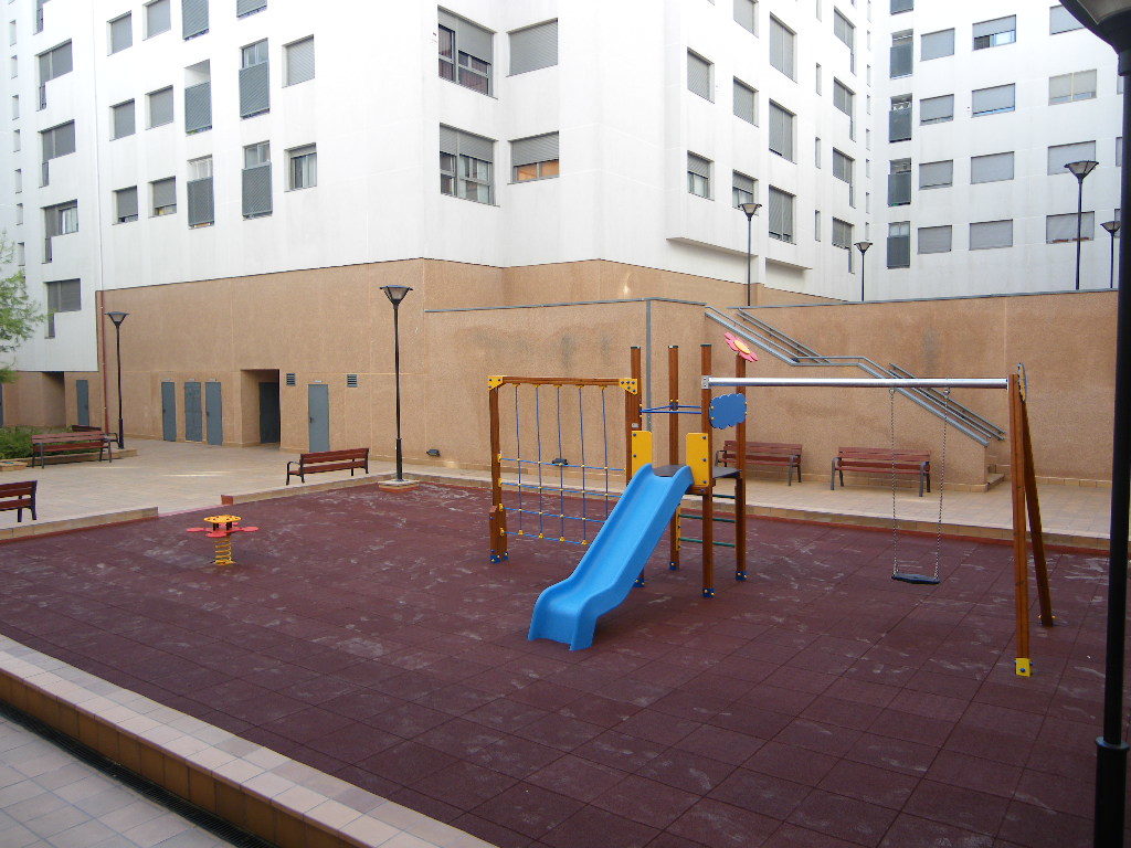 Parque infantil y mobiliario urbano San Sebastián de los Reyes.