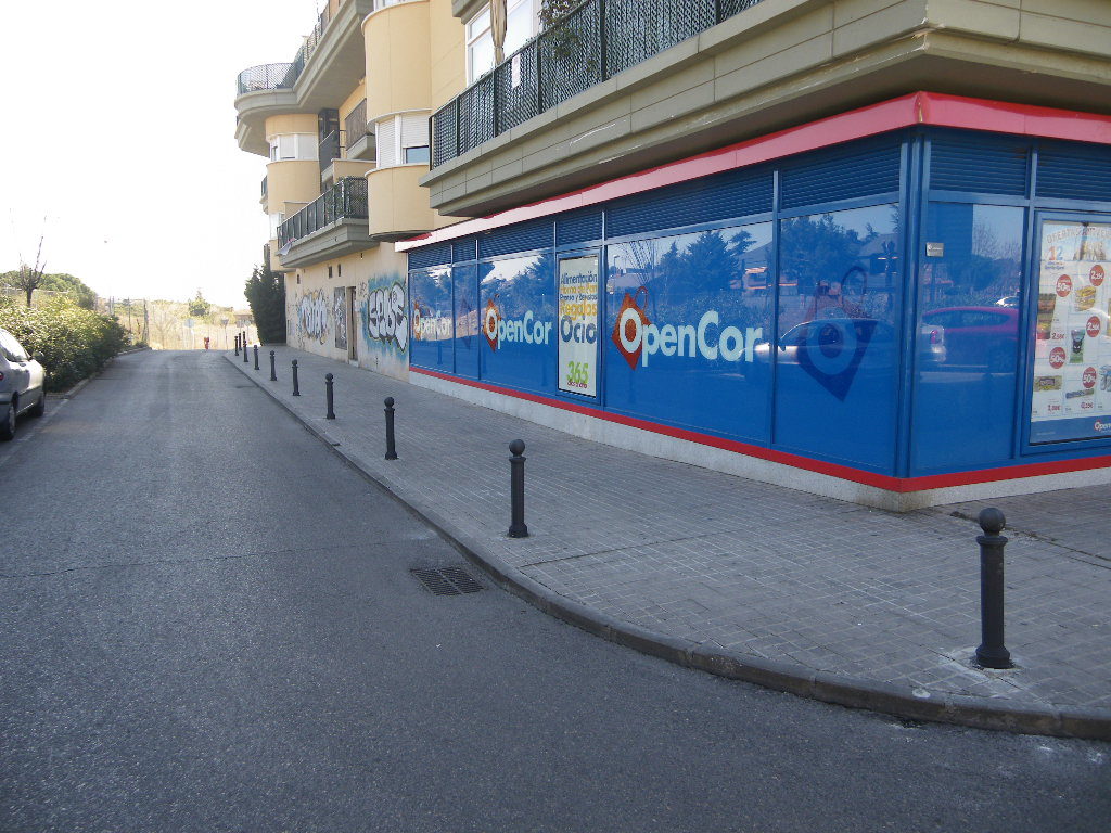 Suministro e Instalación de Mobiliario urbano Pozuelo.