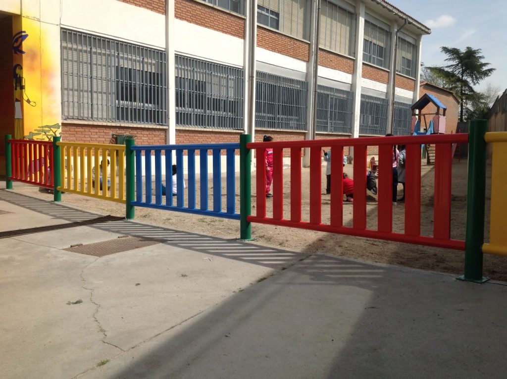 Valla metalica de colores Urbadep Escuela Infantil  Madrid.