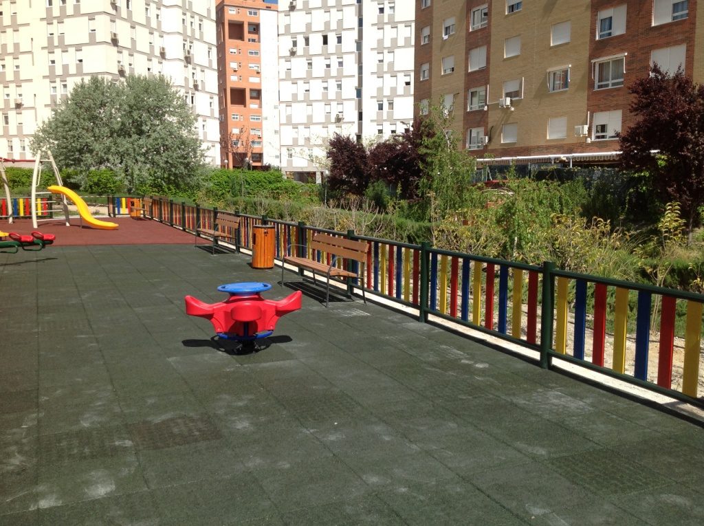 Parque Infantil y Mobiliario Urbano Parla. Madrid.