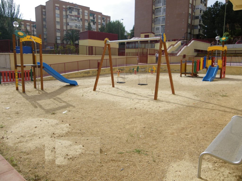 Parque infantil y mobiliario urbano comunidad de propietarios Madrid.