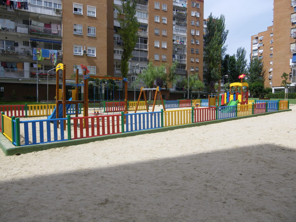 Parque infantil y mobiliario urbano comunidad de propietarios en Alcorcón.