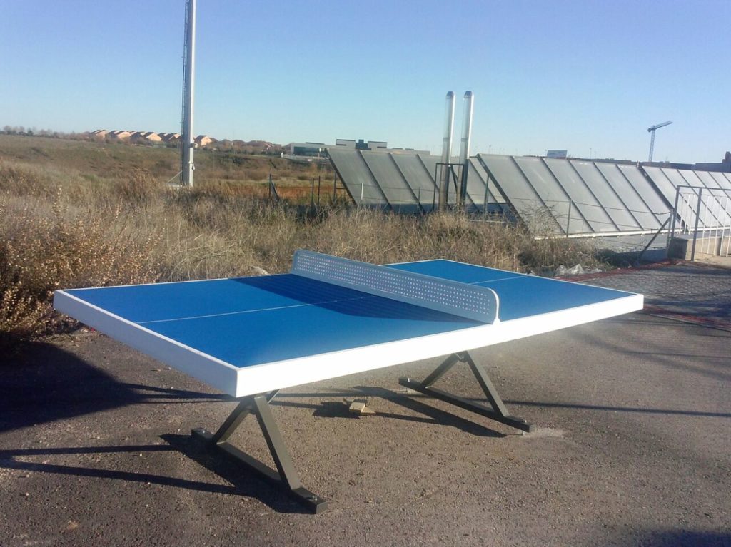 Equipamiento Deportivo Ayuntamiento de Paracuellos de Jarama. Mesas de Ping Pong Exterior Antivandálicas.