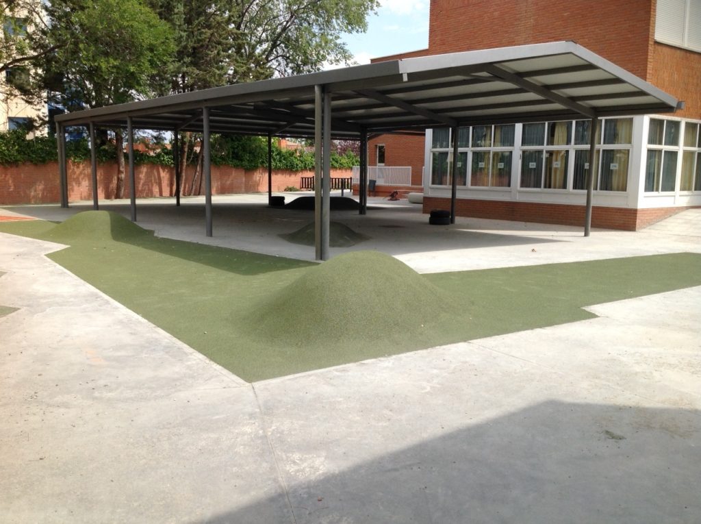 Pavimento de caucho continuo Colegio Madrid