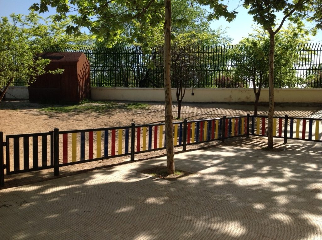 Valla Metálica de Colores Parque Infantil Colegio Valdebernardo. Madrid