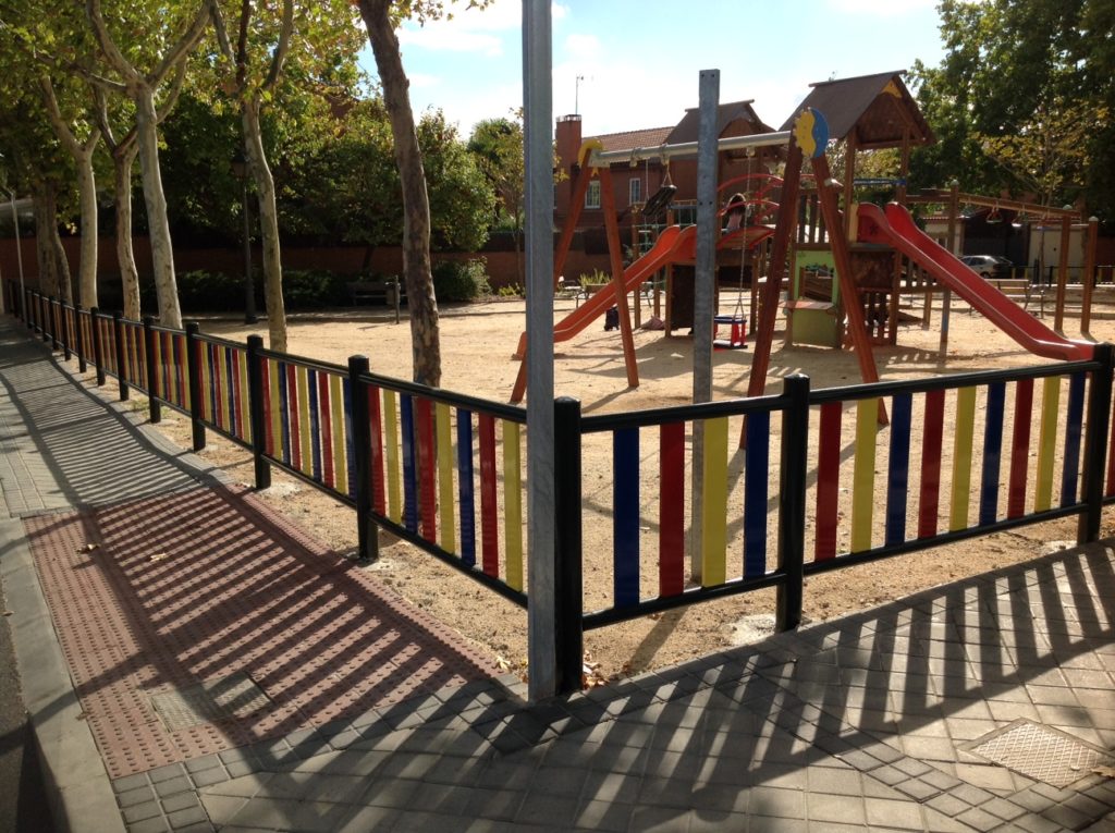 Parques Infantiles y Valla metálica de colores Ayuntamiento Daganzo