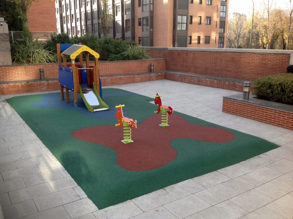 Fabricación, suministro e instalación de Parque Infantil Comunidad de Propietarios Madrid.