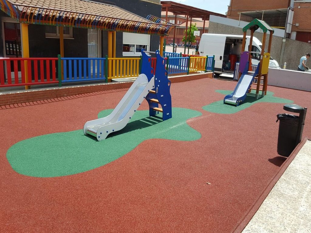 Parque Infantil y Pavimento de Caucho continuo Colegio Pinto.Madrid.