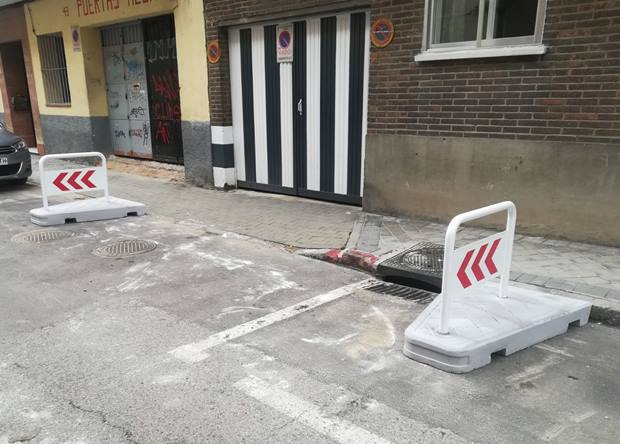 Fabricantes de isletas vado con banderola para mobiliario urbano