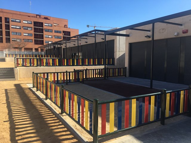 Vallas para parques infantiles colegio Montecarmelo