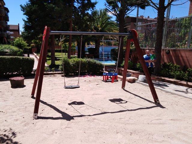 Columpio doble mixto parques infantiles Alcobendas