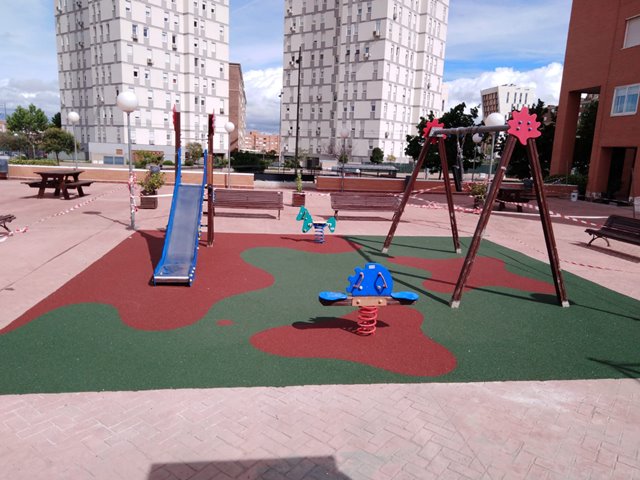 Pavimento De Caucho Continuo Para Parque Infantil En Parla