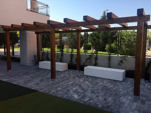 Pérgola de madera Urbadep estilo moderno