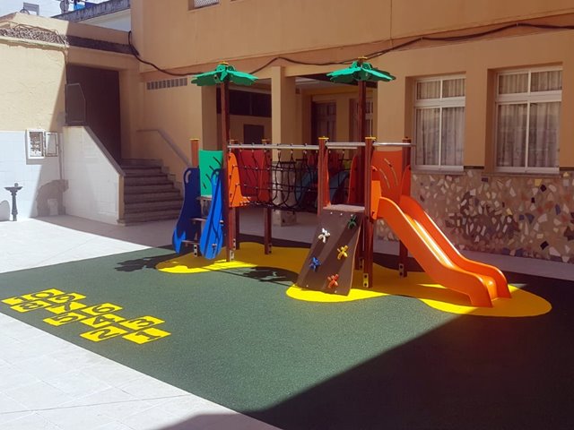 Parques infantiles con Trepa y Toboganes Colegio San Pablo