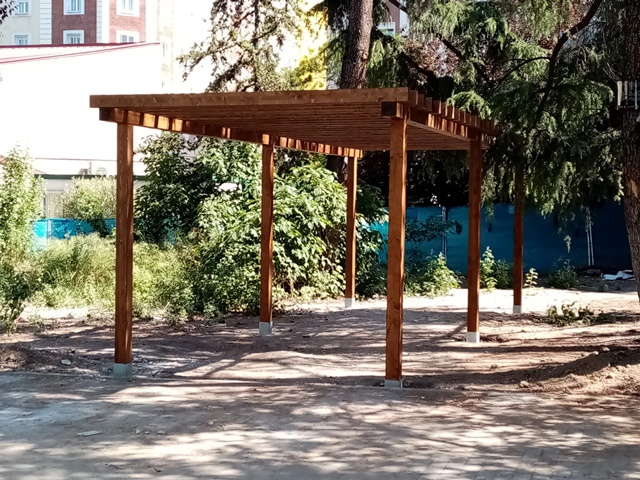 Pérgola madera hospital Gregorio Marañón