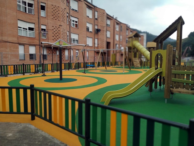 Valla metálica de colores  personalizada para parques infantiles