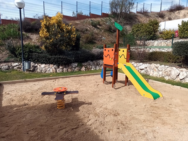 Torre Tobogán Tomy Parque Infantil Comunidad Propietarios El Casar