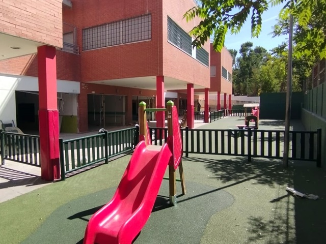 Valla metálica de colores Colegio Fuenllana