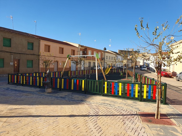 Valla metálica de Colores homologada Parque Infantil Ayuntamiento de Villamalea