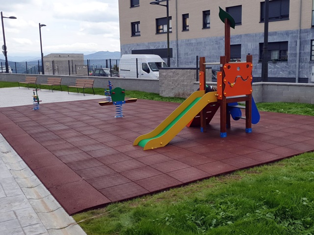 Parques infantiles Urbanización Oviedo, Asturias