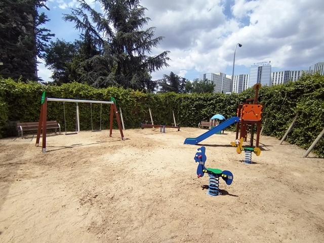 Columpios para Parques Infantiles Comunidad de Propietarios Pedro Rico